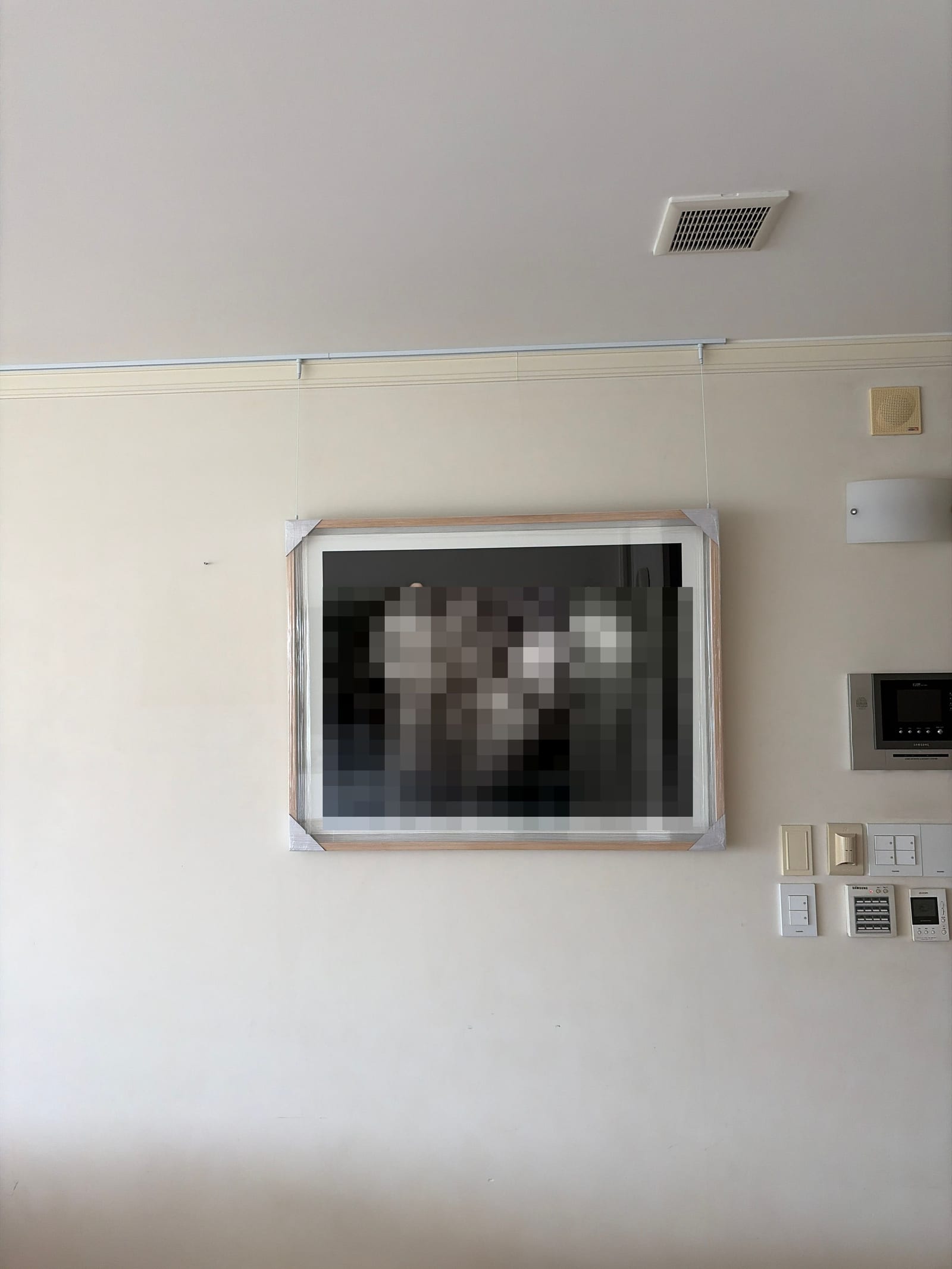 서초구 방배동 가벽 가족사진 액자 픽처레일 와이어 설치 완성