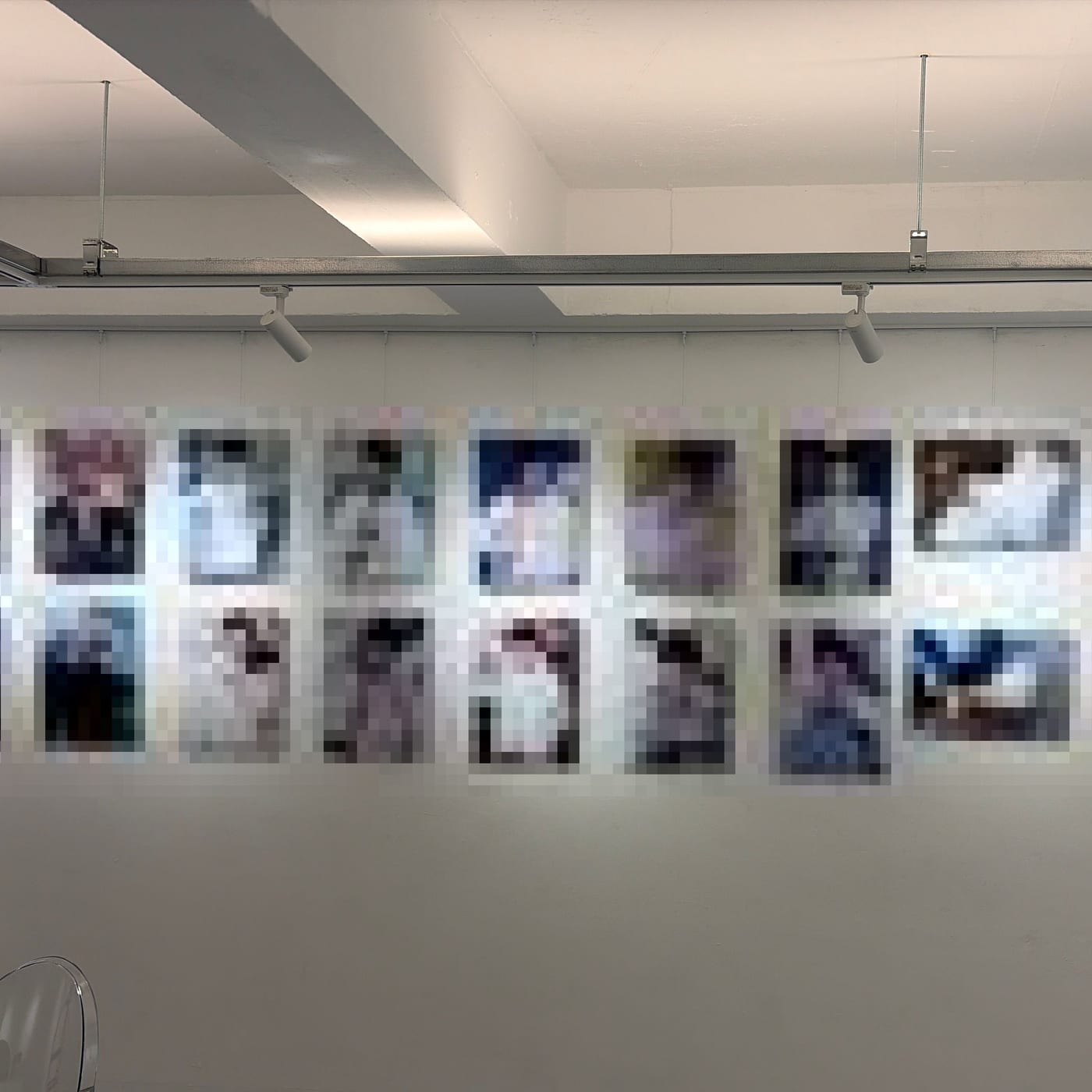 마포구 서교동 홍대 팝업스토어 픽처레일 와이어로 액자를 2단으로 건 설치 완성